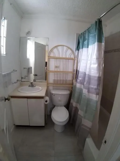 Luxury Long Mountain Condo - Large 1 Bedroom Kingston Apartamento